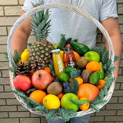 Корзина с ананасом, гранатом, яблоками