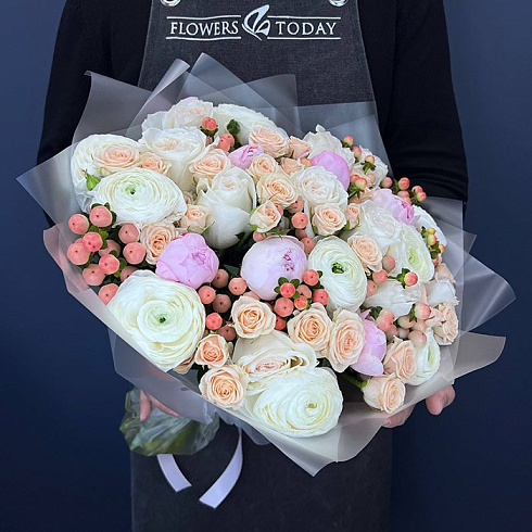 Пионы, ранункулюсы, пионовидные розы