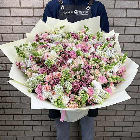 Сирень, розы и экзотика