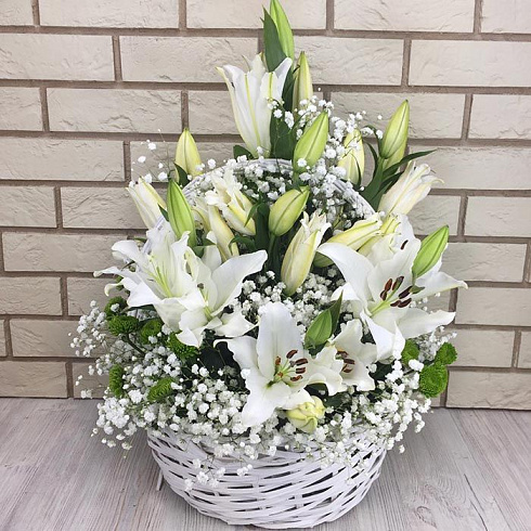Корзина лилий