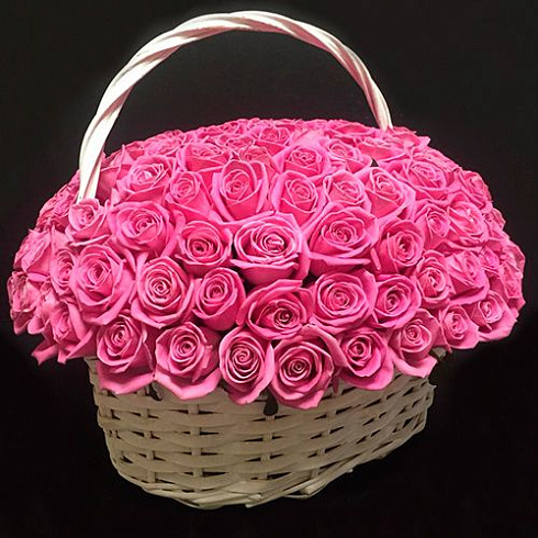 Корзина розовых роз