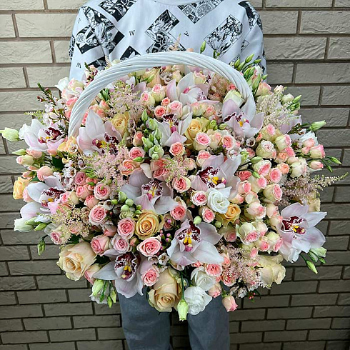 Корзина орхидей, кустовых роз, эустом