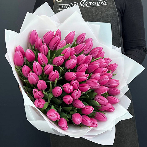 Ярко розовые тюльпаны