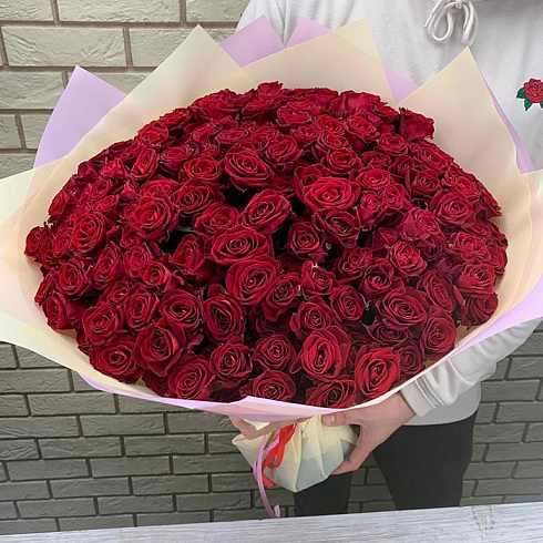 Красные кустовые розы