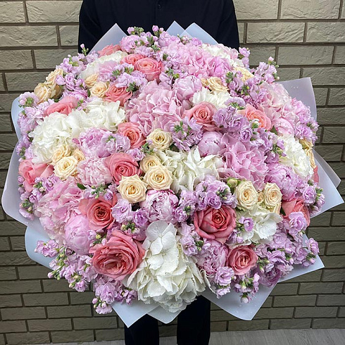 Пионы, пионовидные розы, маттиолы, гортензии