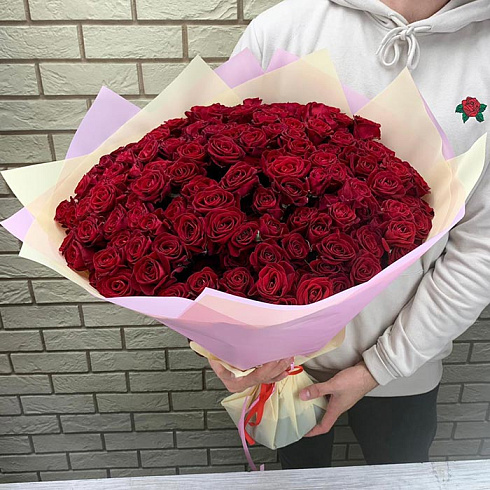 Красные кустовые розы