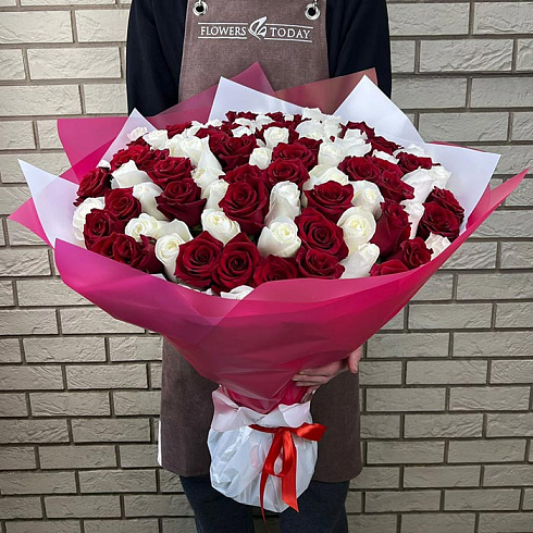 101 красная и белая роза