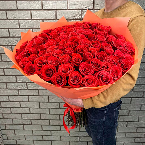 101 алая роза