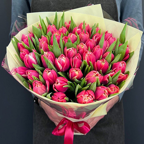 Розовые пионовидные тюльпаны