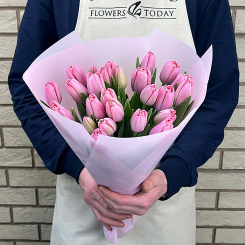 29 розовых тюльпанов