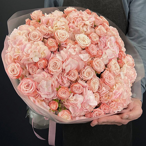 Гортензии и пионовидные кустовые розы