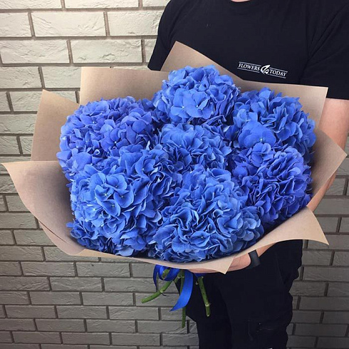 Синие гортензии в крафте