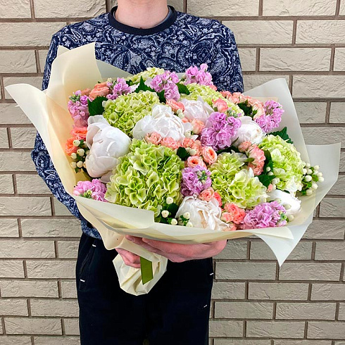 Гортензии, пионы, кустовые розы, маттиолы