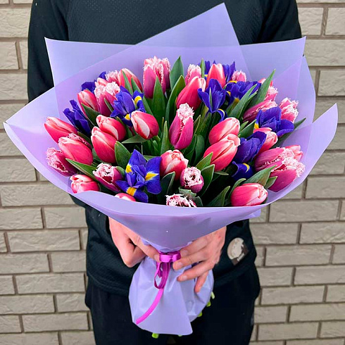 Тюльпаны и ирисы