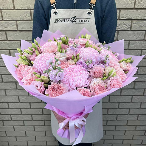 Эустомы, крупные хризантемы, гвоздики и маттиолы