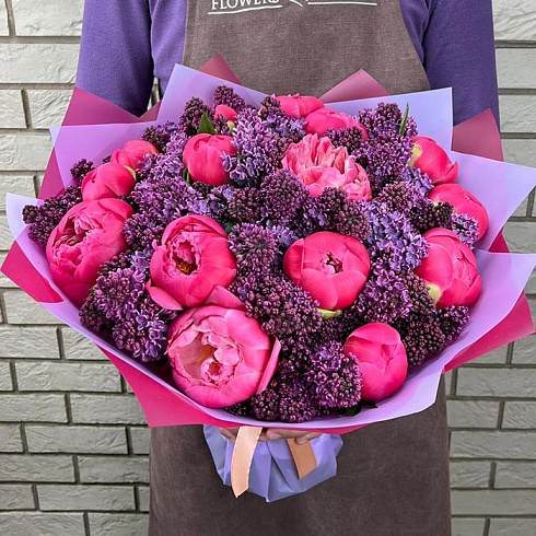 Пионы и сирень