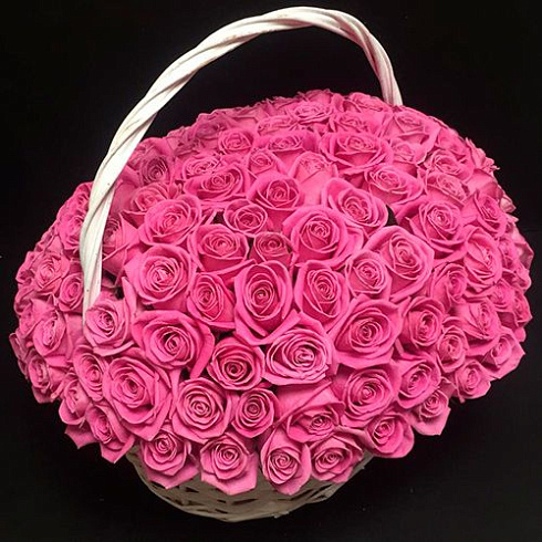 Корзина розовых роз