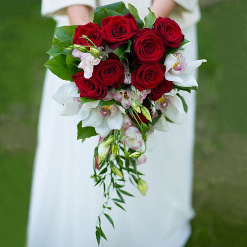 Букет невесты из роз и орхидей