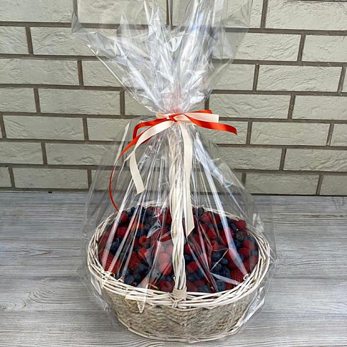 Корзина с ягодами