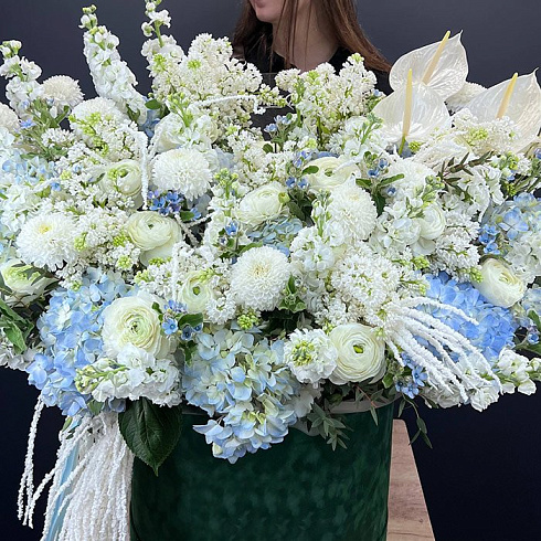 Сирень, ранункулюсы, гортензии