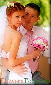 Букет невесты из роз и эустомы Букет невесты из роз и эустомы