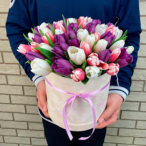 59 тюльпанов микс в коробке