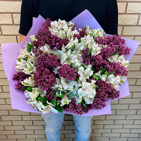 Сирень и альстромерия