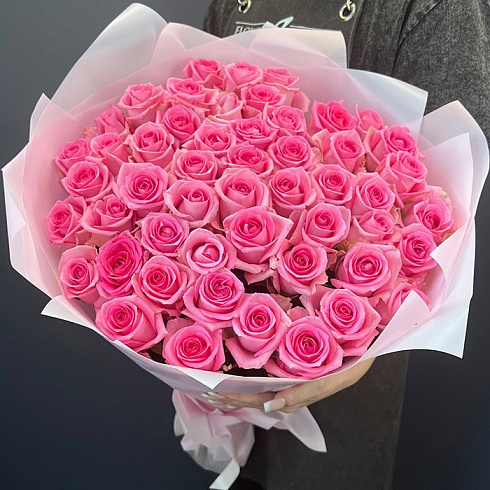 51 розовая роза с зеленью