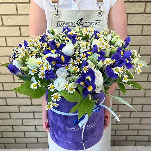 Эустомы, ирисы и ромашки